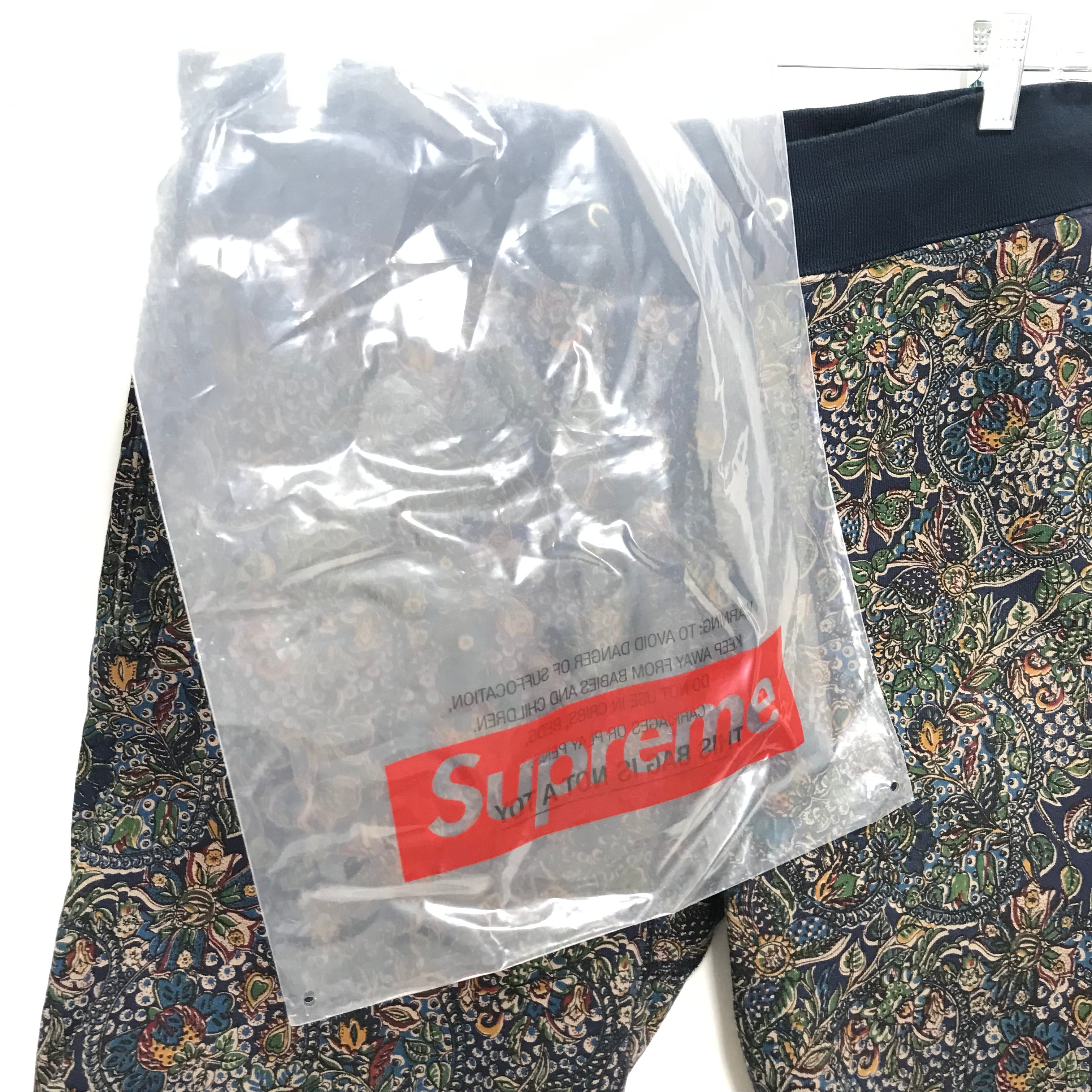 M] Supreme Paisley Sweat Shorts Navy – StylisticsJapan.com